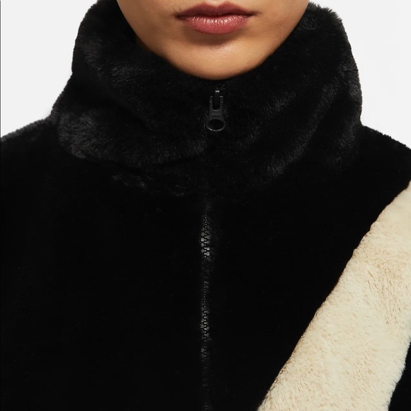 NIKE SWOOSH JACKET - Picture 3 of 9